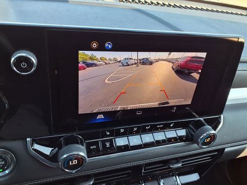 Used 2024 Chevrolet Colorado LT w/ LT Convenience Package III image 4