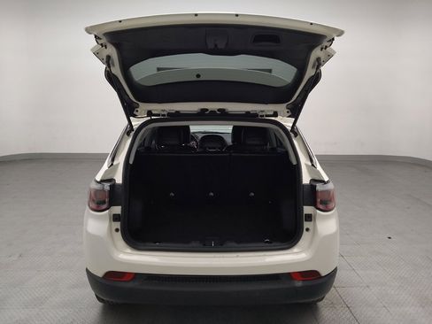 Used 2019 Jeep Compass Latitude FWD image 29