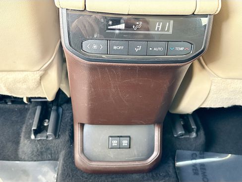 Used 2021 Toyota Highlander XLE image 20