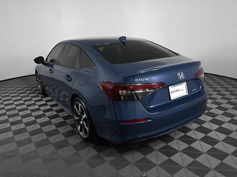 Used 2025 Honda Civic Sport image 4