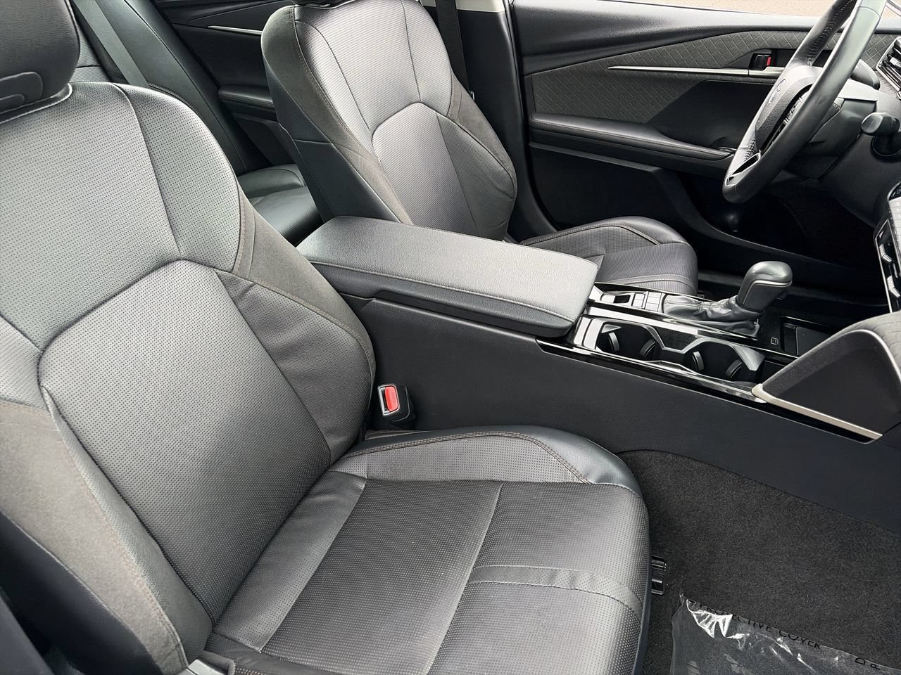 Used 2025 Toyota Camry XLE FWD image 24
