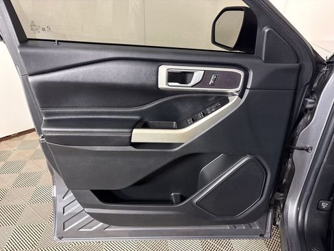 Certified 2022 Ford Explorer XLT RWD image 17