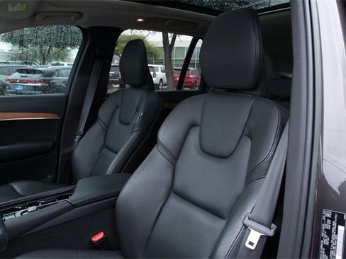 Used 2023 Volvo XC90 B6 Plus image 11