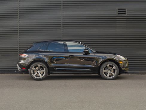 Certified 2026 Porsche Macan AWD/4WD image 9