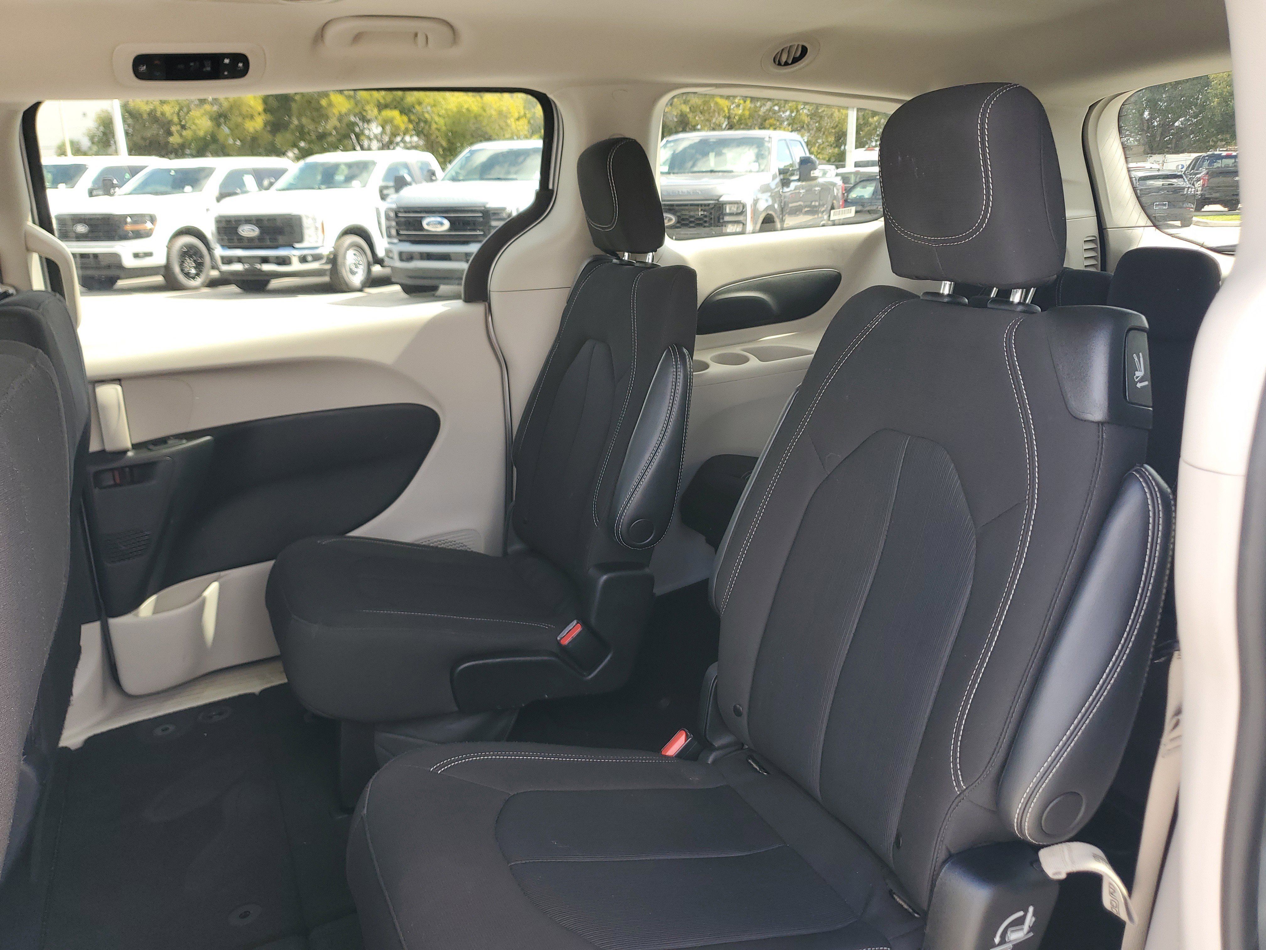 Used 2023 Chrysler Voyager LX FWD image 13