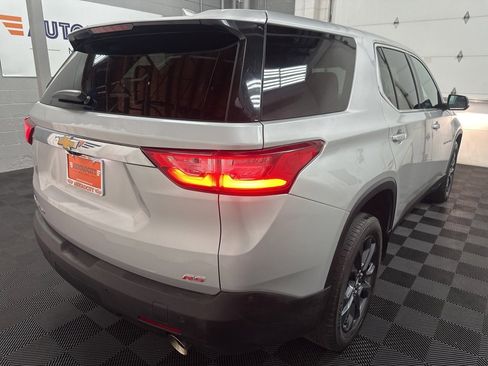 Used 2021 Chevrolet Traverse RS image 9