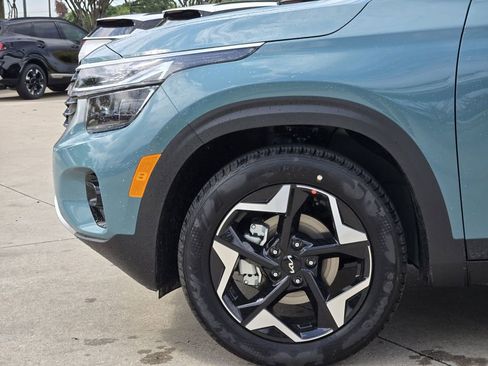 New 2026 Kia Seltos EX FWD image 6
