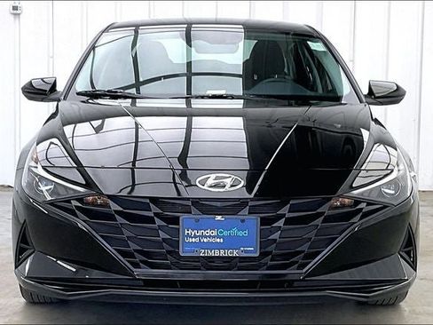Certified 2023 Hyundai Elantra SE FWD image 3