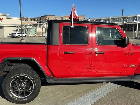 Used 2022 Jeep Gladiator Overland w/ Cold Weather Group image 11