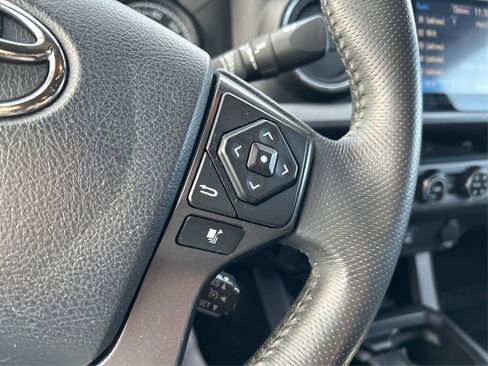 Used 2017 Toyota Tacoma 4x4 Double Cab image 31