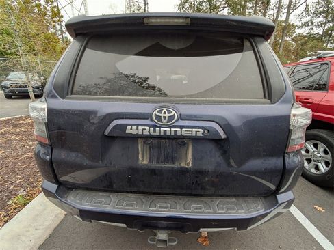 Used 2016 Toyota 4Runner SR5 Premium image 4