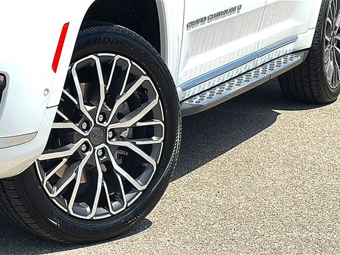 Used 2021 Jeep Grand Cherokee L Summit AWD/4WD image 3