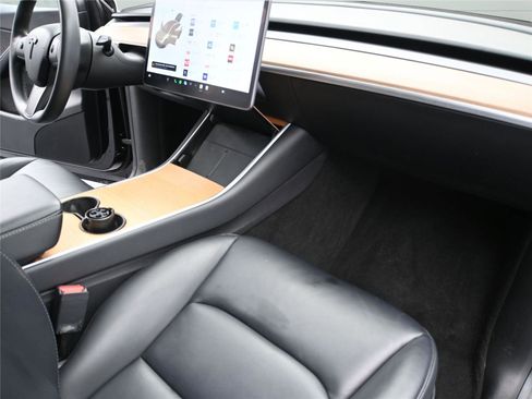 Used 2021 Tesla Model Y Long Range image 18