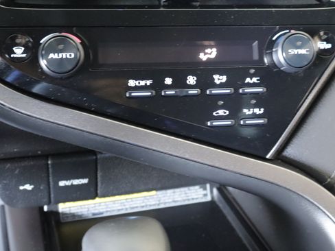 Used 2021 Toyota Camry XSE w/ Cold Weather Package FWD image 16