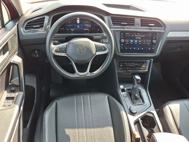 Used 2022 Volkswagen Tiguan SE AWD/4WD image 11