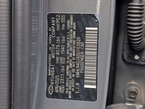 Used 2025 Hyundai Elantra Limited FWD image 36