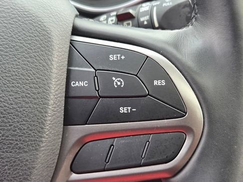 Used 2019 Jeep Cherokee Limited FWD image 24