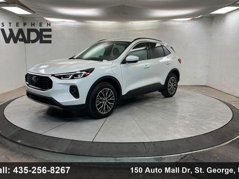 Used 2025 Ford Escape SE w/ PHEV Premium Package image 1
