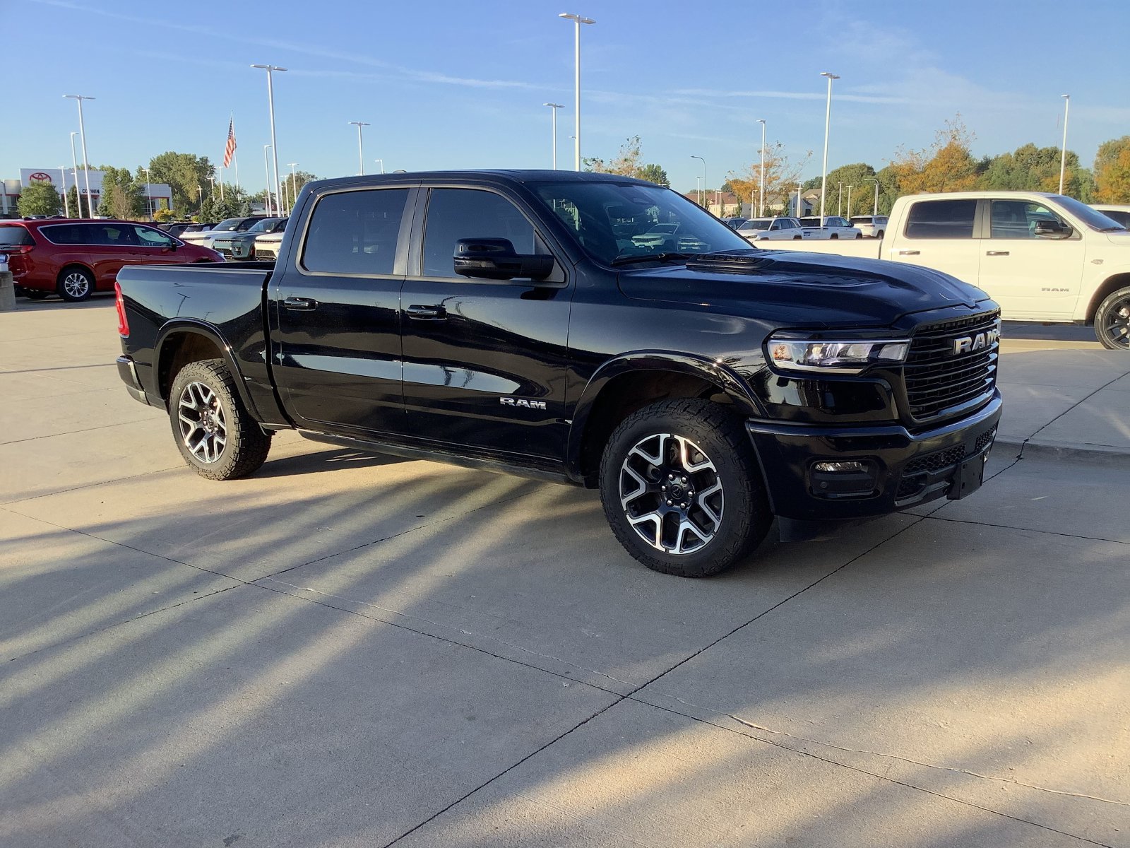 Used 2025 RAM 1500 Laramie AWD/4WD image 4