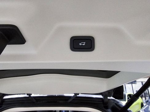 Used 2016 Land Rover Range Rover HSE image 14