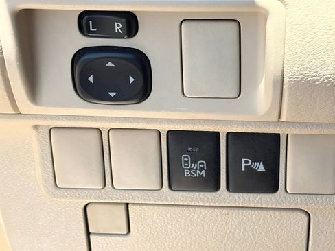 Used 2013 Lexus ES 300h w/ Luxury Pkg FWD image 19