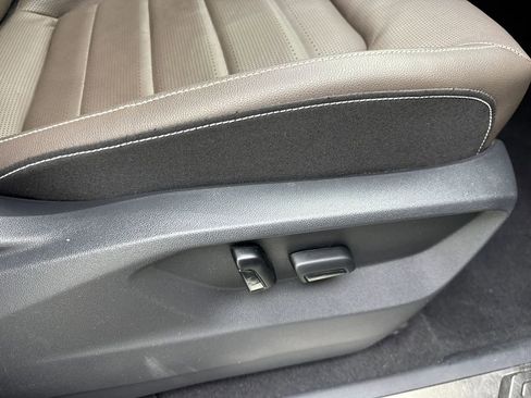 Used 2025 Volkswagen Atlas SEL AWD/4WD image 52