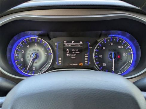Used 2020 Chrysler Voyager Lxi FWD image 4
