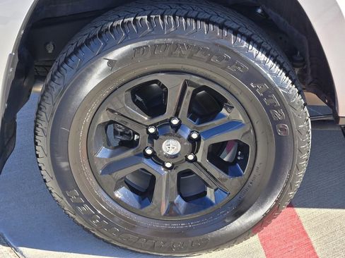 Used 2022 Toyota 4Runner SR5 Premium image 10