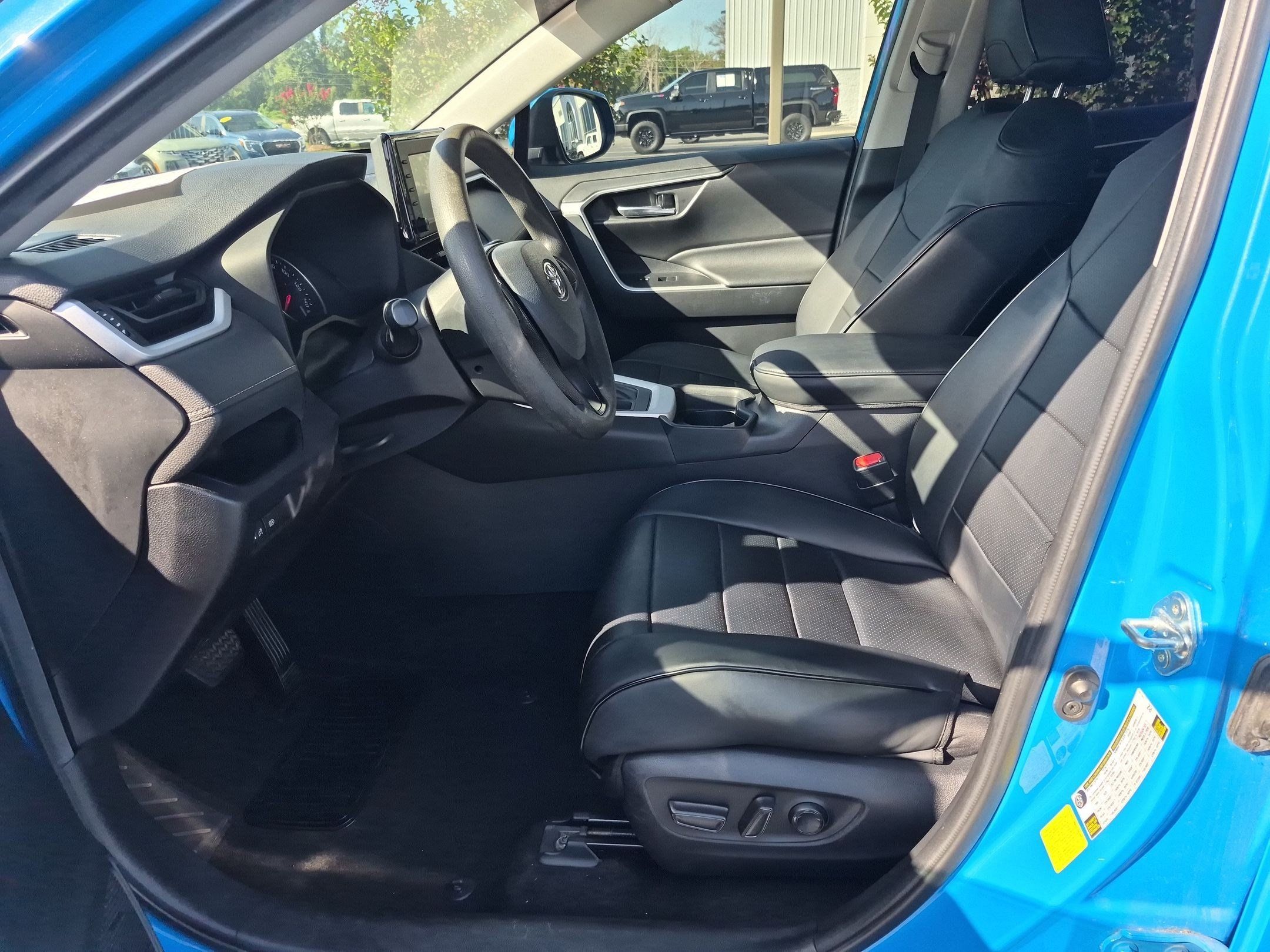 Used 2021 Toyota RAV4 XLE FWD image 12