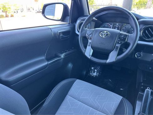Used 2022 Toyota Tacoma TRD Off-Road image 18