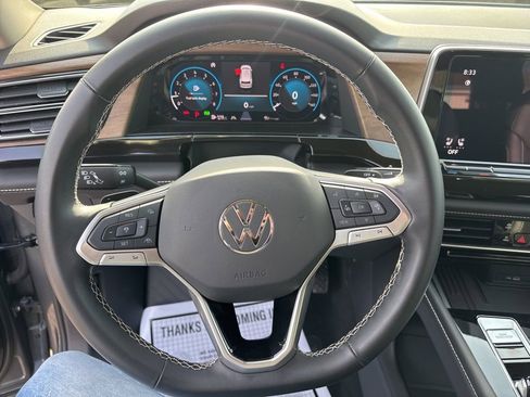 Used 2025 Volkswagen Atlas SE image 20