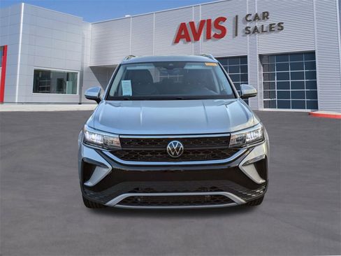 Used 2024 Volkswagen Taos SE image 2