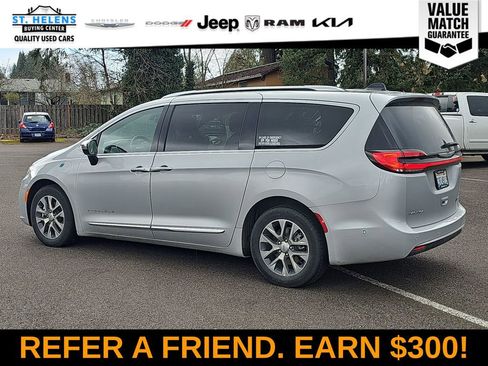 Used 2023 Chrysler Pacifica Pinnacle image 4