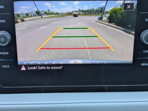 Used 2025 Volkswagen Taos SE image 23