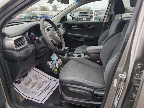 Used 2019 Kia Sorento LX image 12