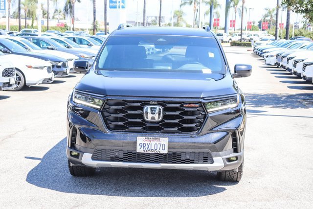 Used 2025 Honda Pilot TrailSport image 2