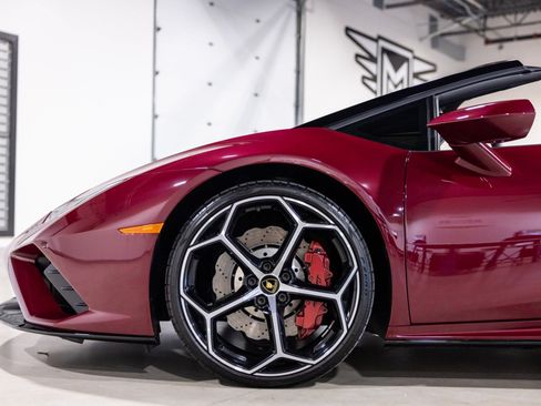 Used 2022 Lamborghini Huracan EVO RWD image 19