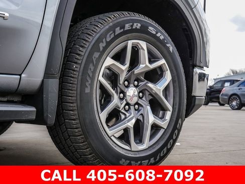 Used 2023 GMC Sierra 1500 SLT w/ SLT Premium Package AWD/4WD image 9