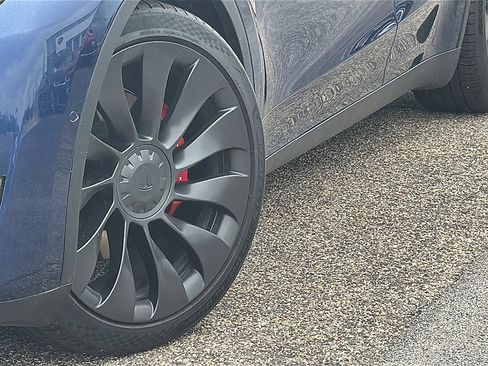 Used 2022 Tesla Model Y Performance image 3