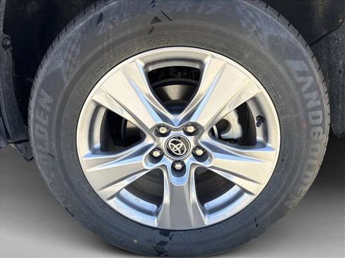 Used 2025 Toyota RAV4 XLE FWD image 20