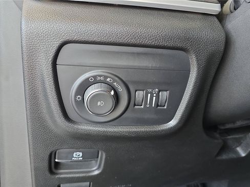Used 2023 Jeep Grand Cherokee Limited AWD/4WD image 27
