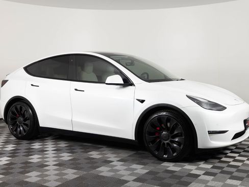 Used 2022 Tesla Model Y Performance AWD/4WD image 10