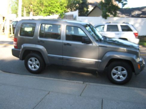 Used 2012 Jeep Liberty Sport AWD/4WD image 4