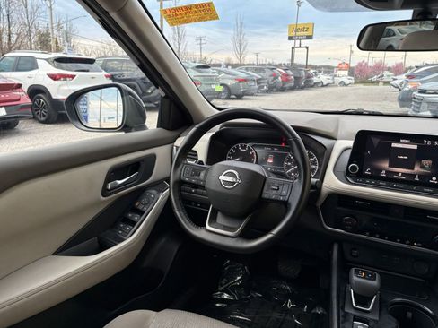 Used 2025 Nissan Rogue SV image 34