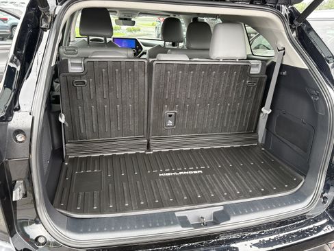 Used 2023 Toyota Highlander Limited AWD/4WD image 8