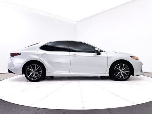 Used 2024 Toyota Camry XLE w/ Navigation Package FWD image 39