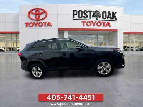 Used 2025 Toyota RAV4 XLE FWD image 8