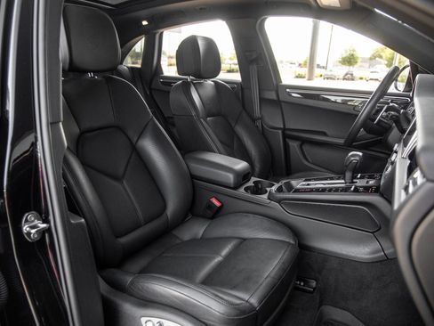 Certified 2024 Porsche Macan AWD/4WD image 45