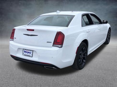 Used 2023 Chrysler 300 Touring L w/ Popular Equipment Group image 7