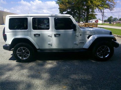 Used 2024 Jeep Wrangler Unlimited Sahara w/ Technology Group AWD/4WD image 6